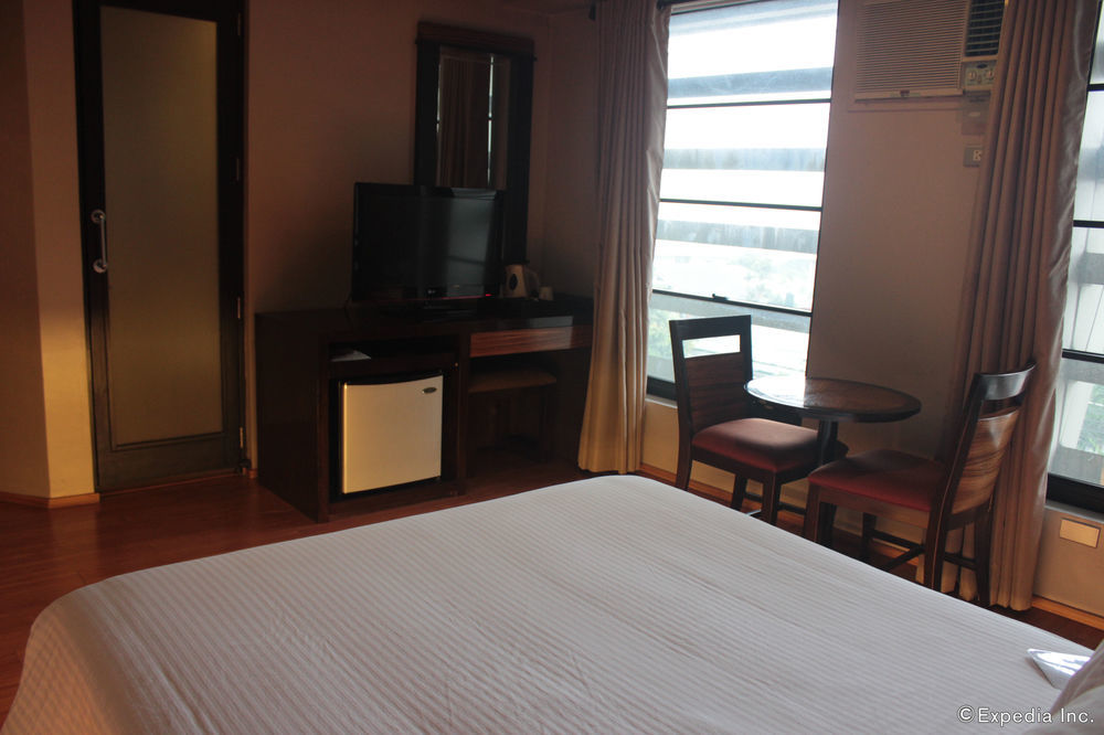 Soleste Suites Quezon City Exterior photo