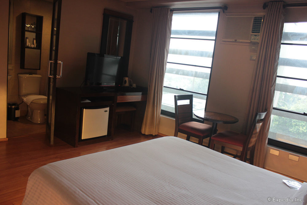 Soleste Suites Quezon City Exterior photo