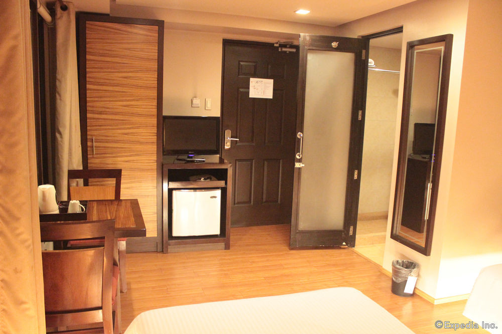 Soleste Suites Quezon City Exterior photo