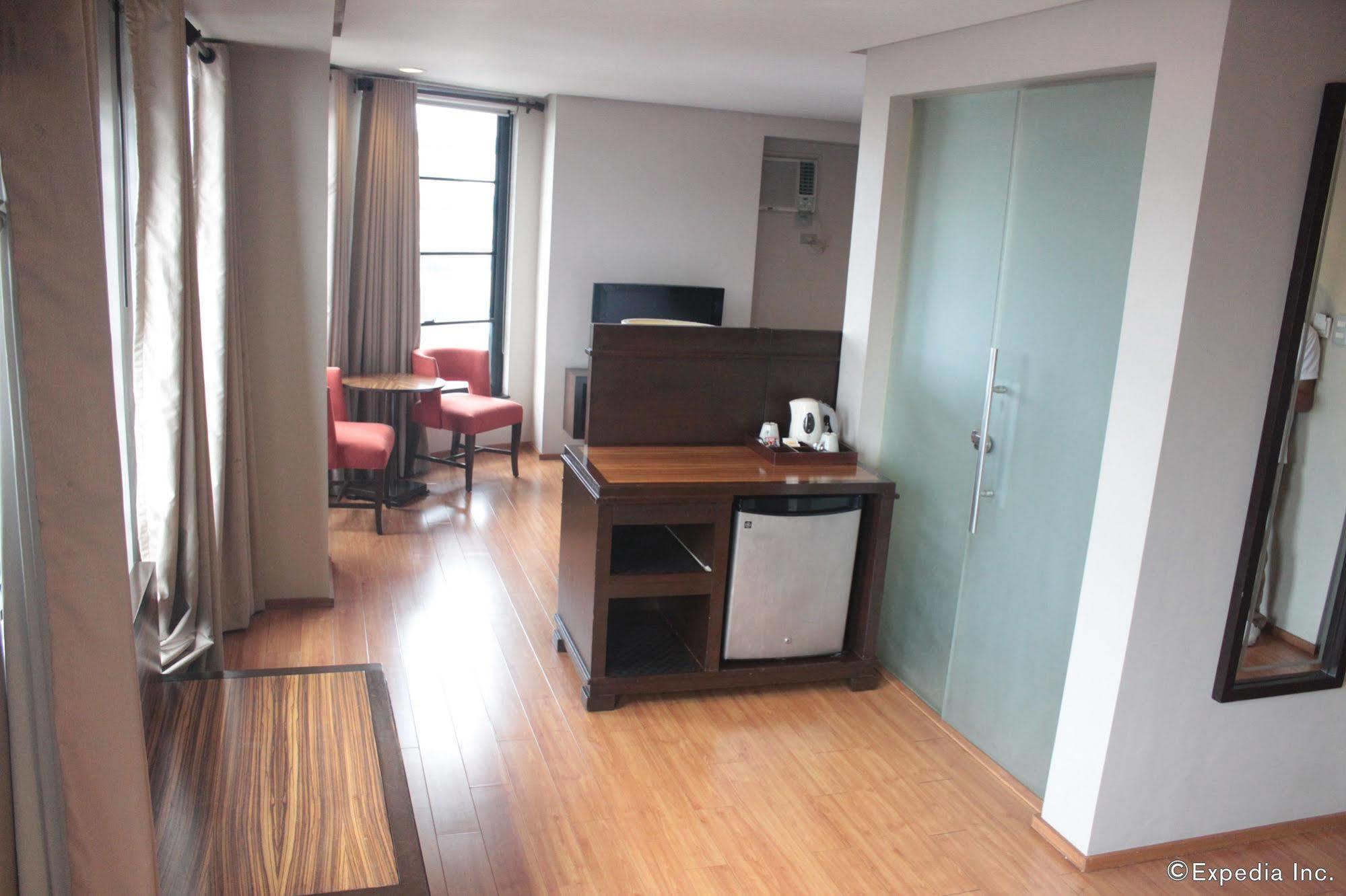 Soleste Suites Quezon City Exterior photo