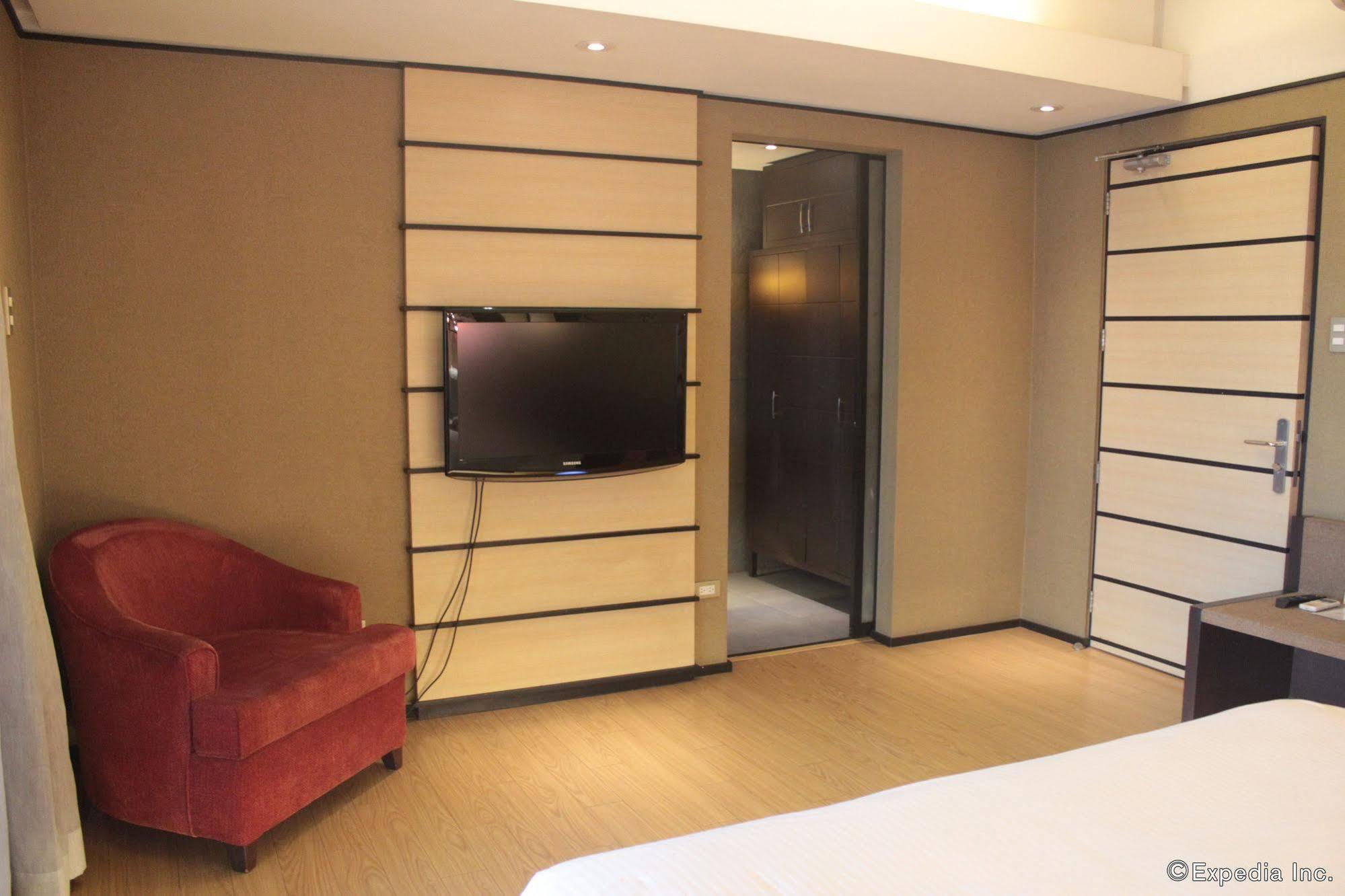 Soleste Suites Quezon City Exterior photo