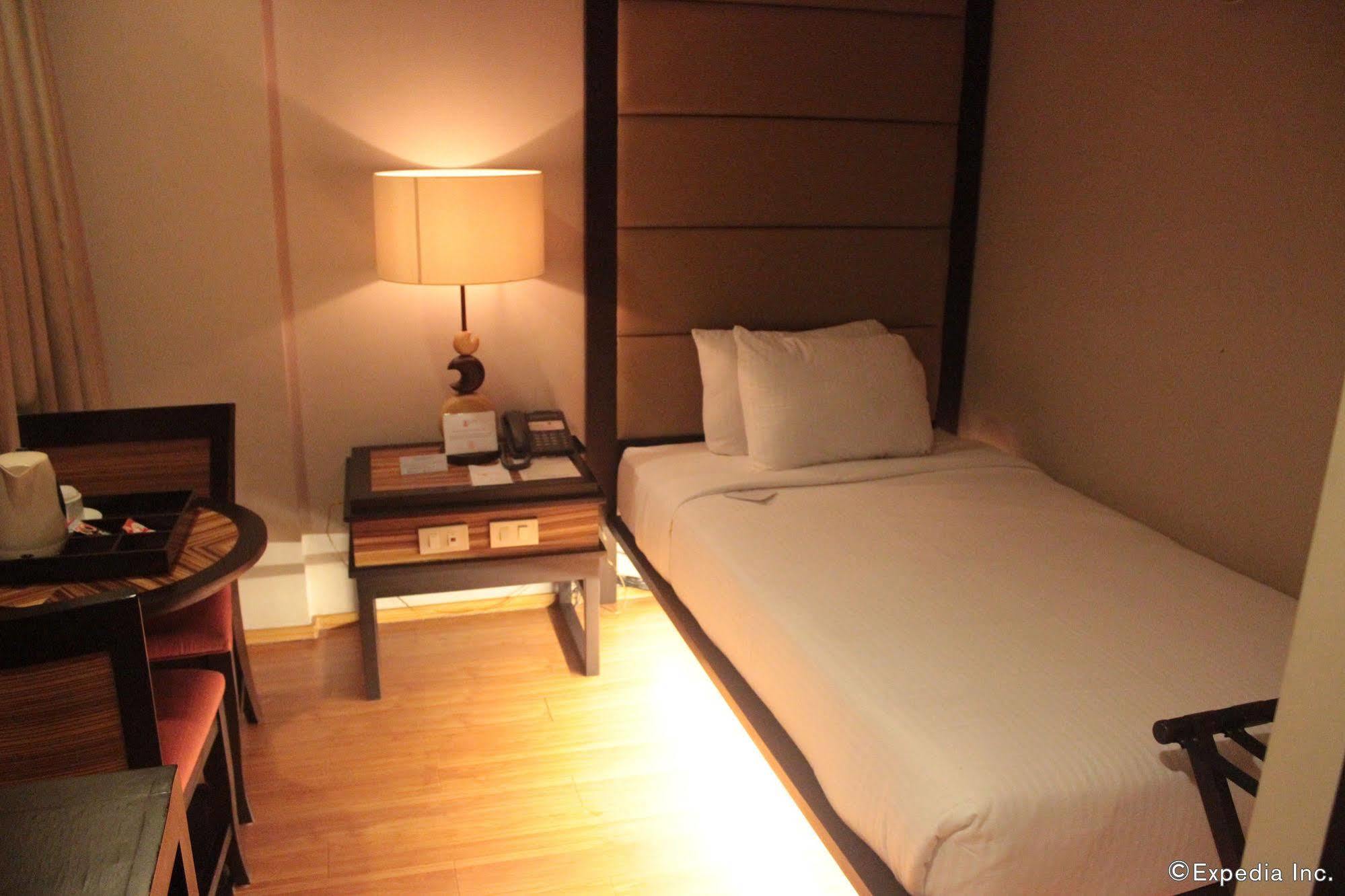 Soleste Suites Quezon City Exterior photo