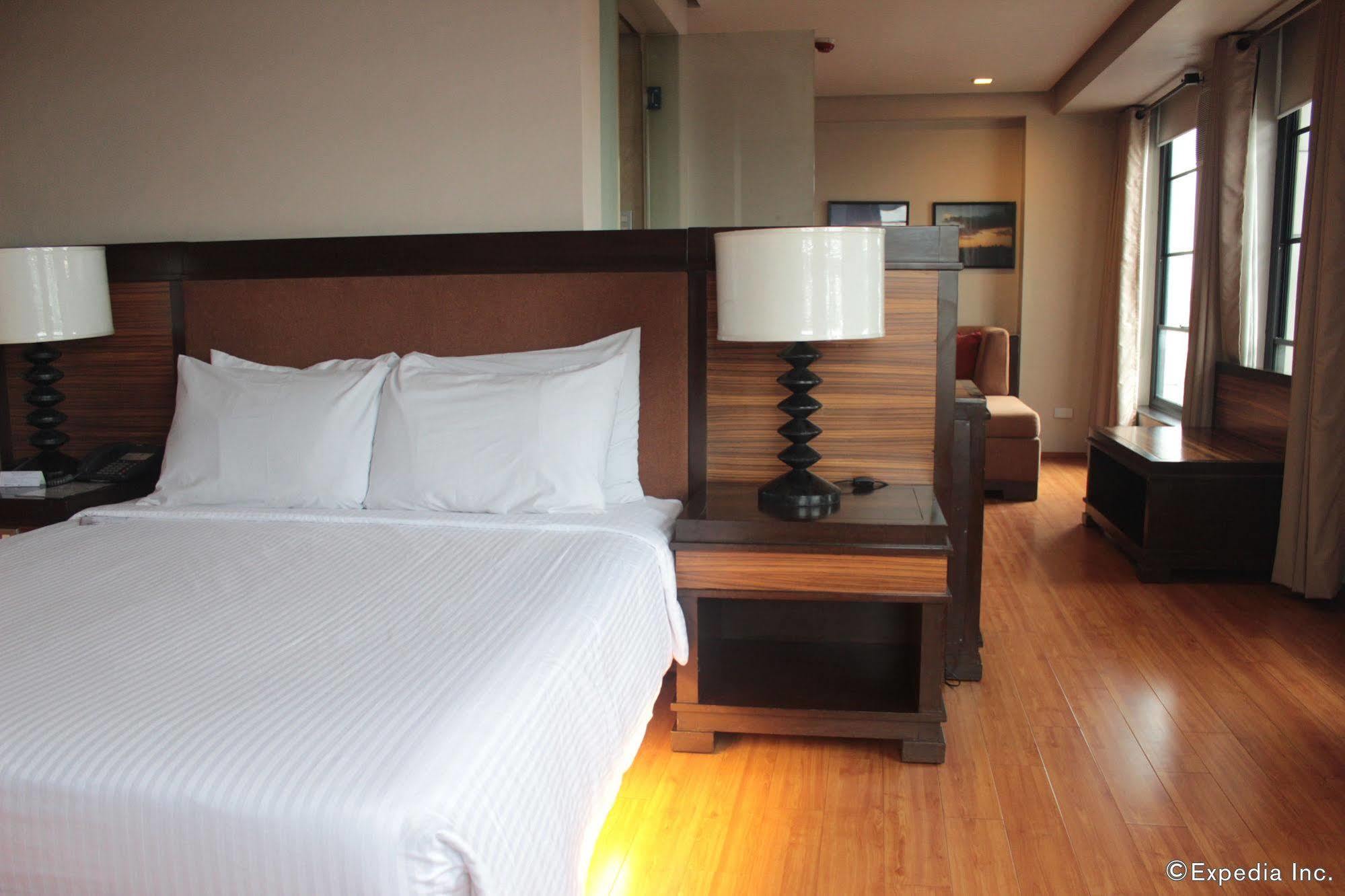 Soleste Suites Quezon City Exterior photo