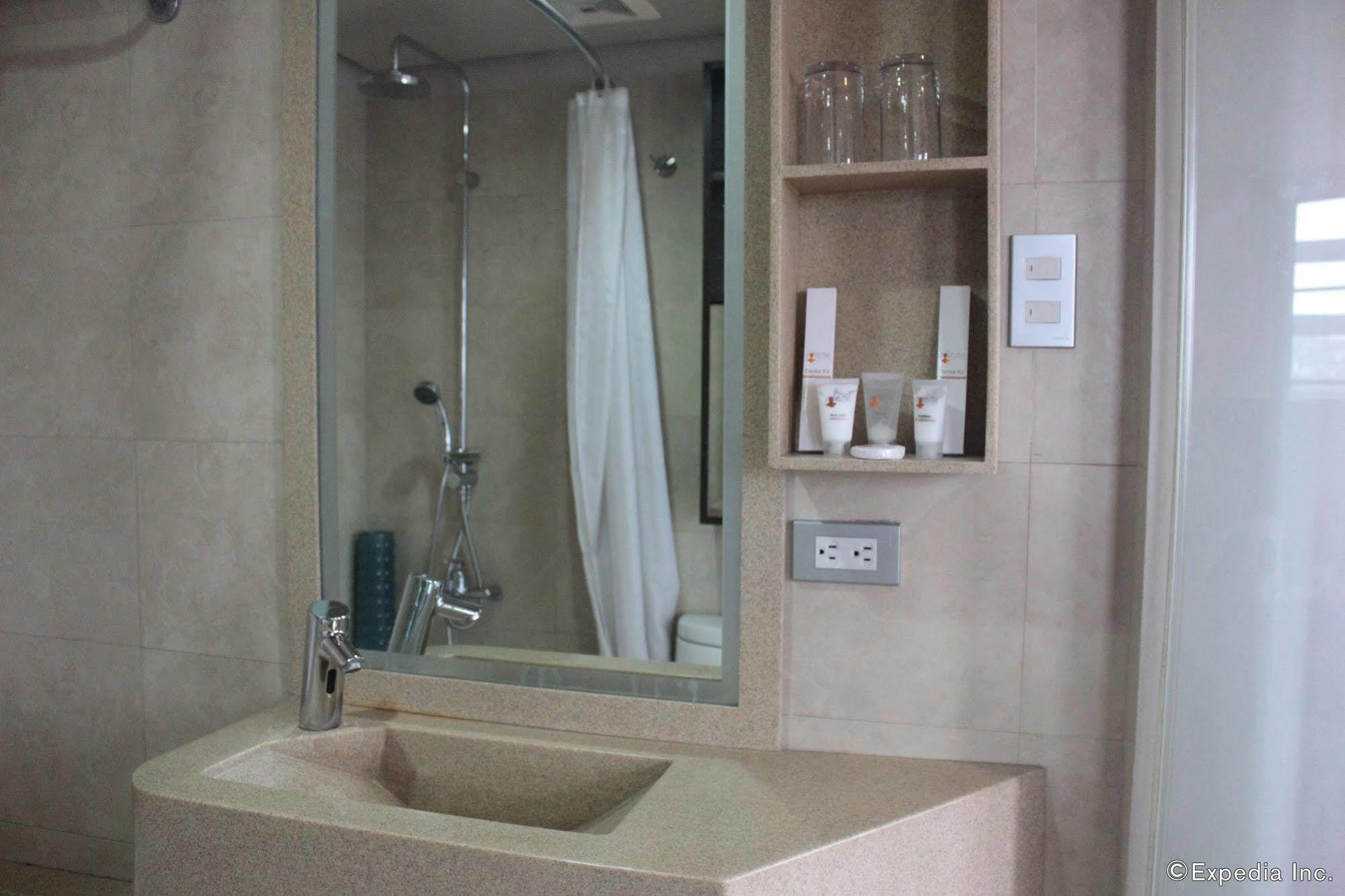 Soleste Suites Quezon City Exterior photo