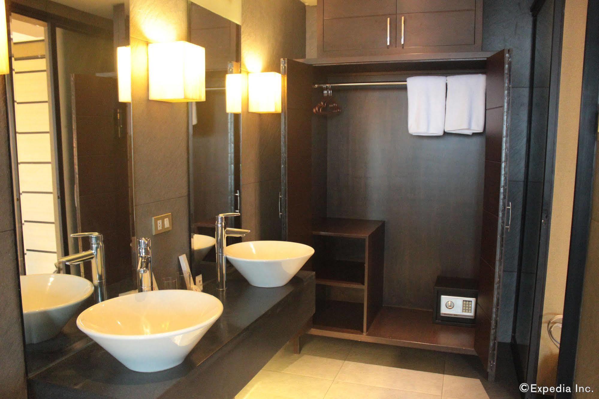 Soleste Suites Quezon City Exterior photo