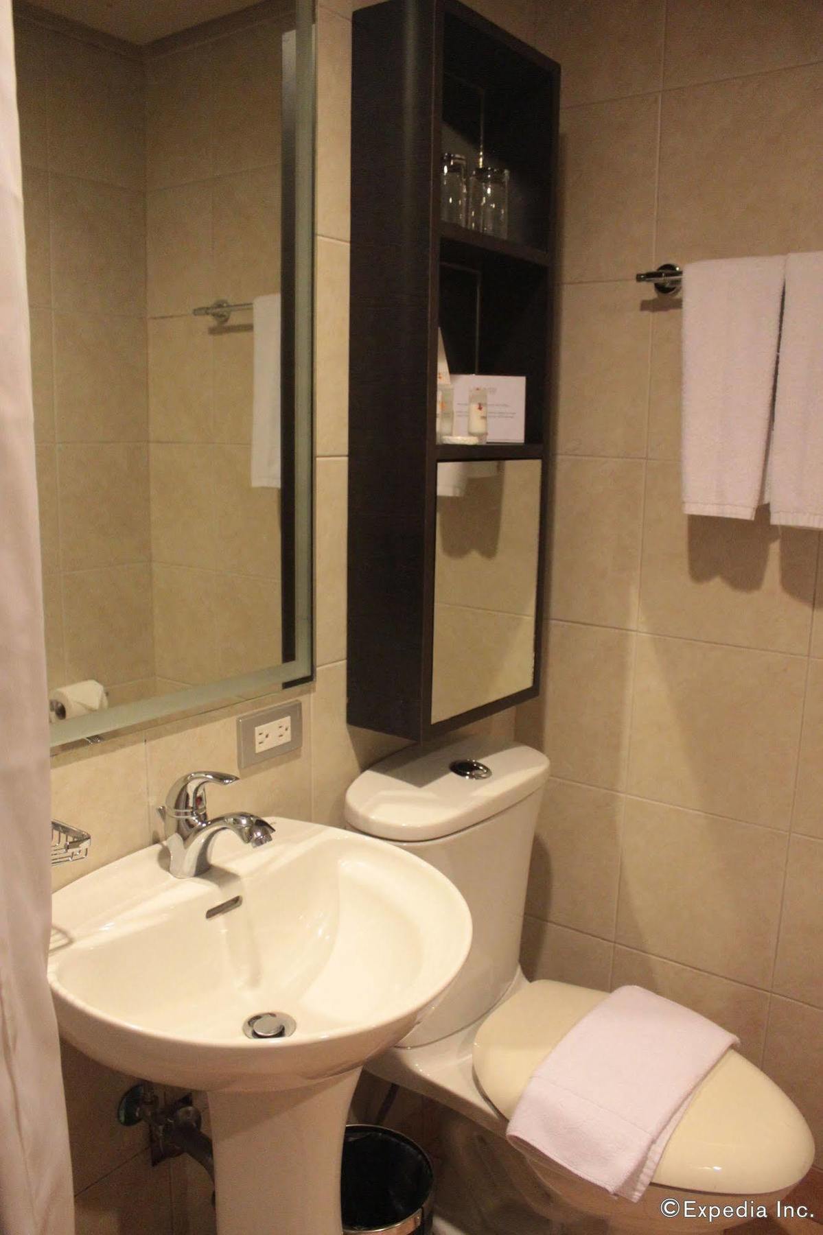 Soleste Suites Quezon City Exterior photo