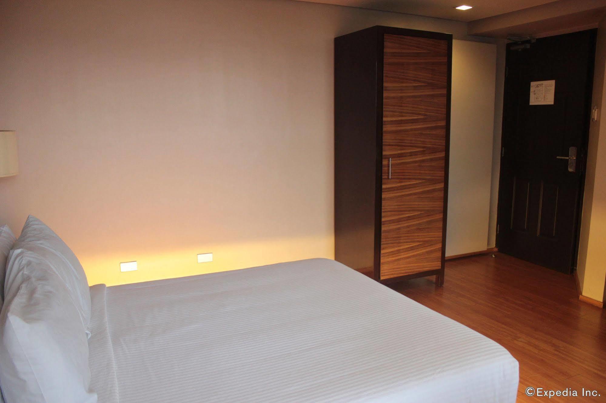 Soleste Suites Quezon City Exterior photo